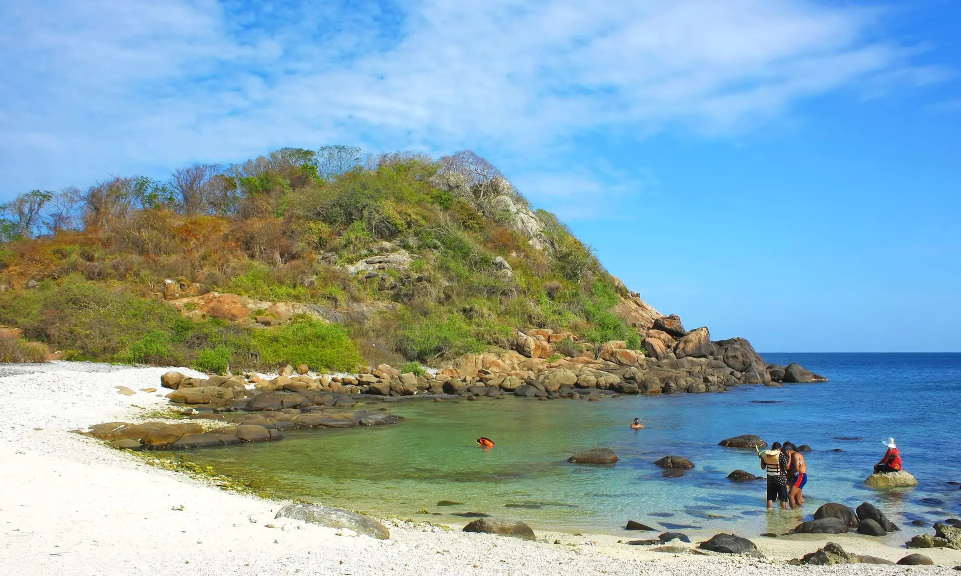 Pigeon Island nära Trincomalee, med vit sand och klart vatten